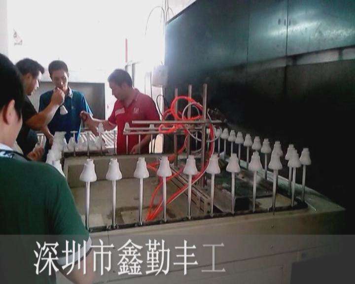 环形跑台自动枪喷涂视频